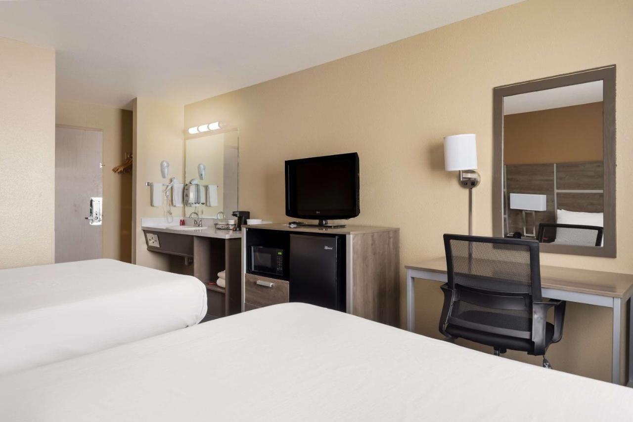 Surestay Hotel By Best Western Wells Exterior photo