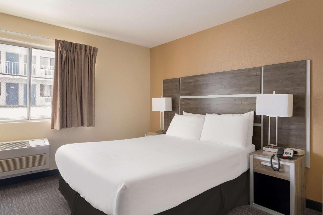 Surestay Hotel By Best Western Wells Exterior photo