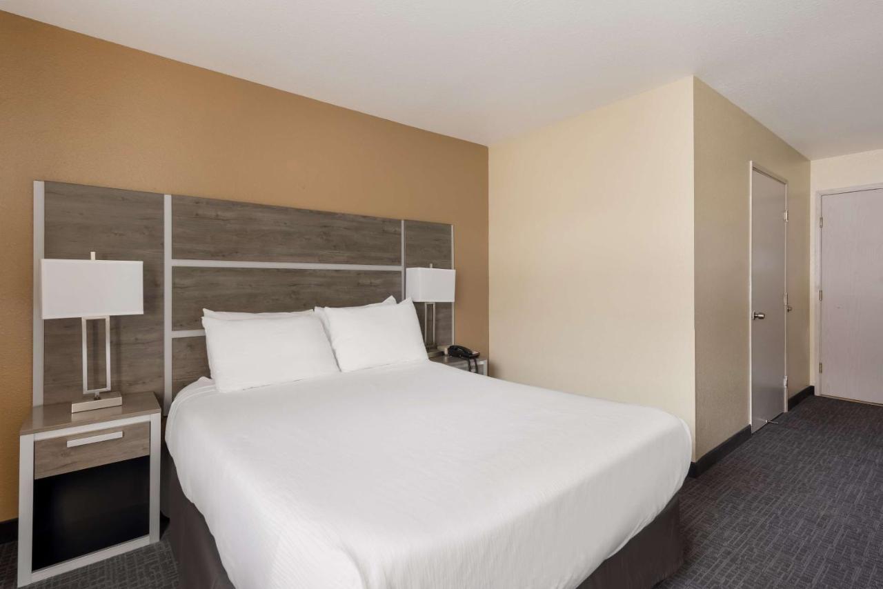 Surestay Hotel By Best Western Wells Exterior photo