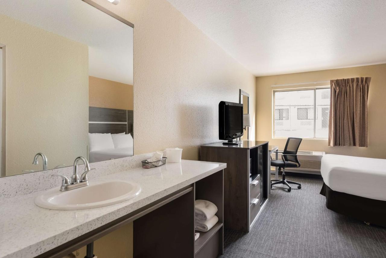 Surestay Hotel By Best Western Wells Exterior photo